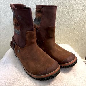 Sorel maroon Aztec print ankle boots